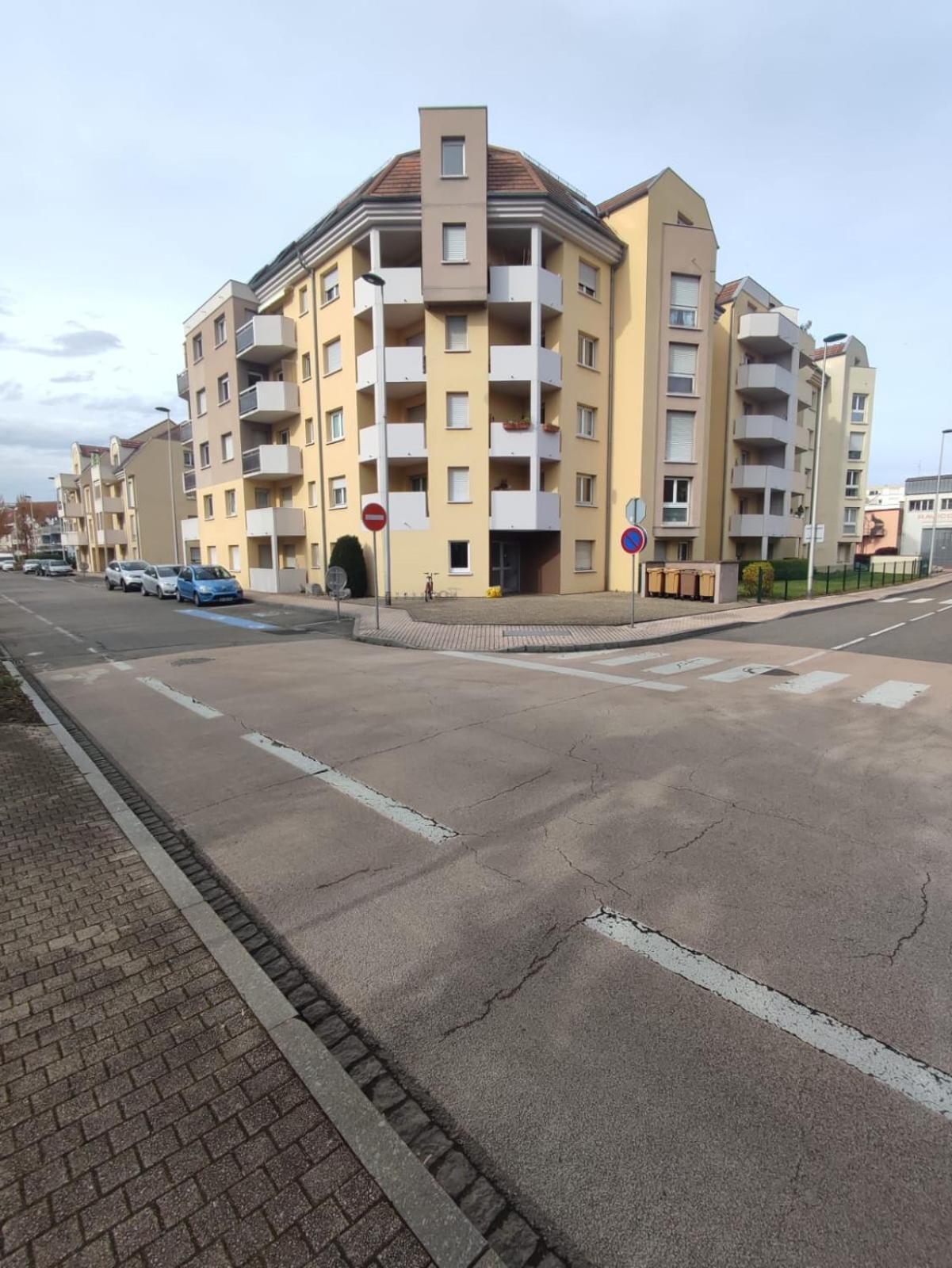 Douillet-Kanamappart-Euroairport Apartment Saint-Louis  Exterior photo