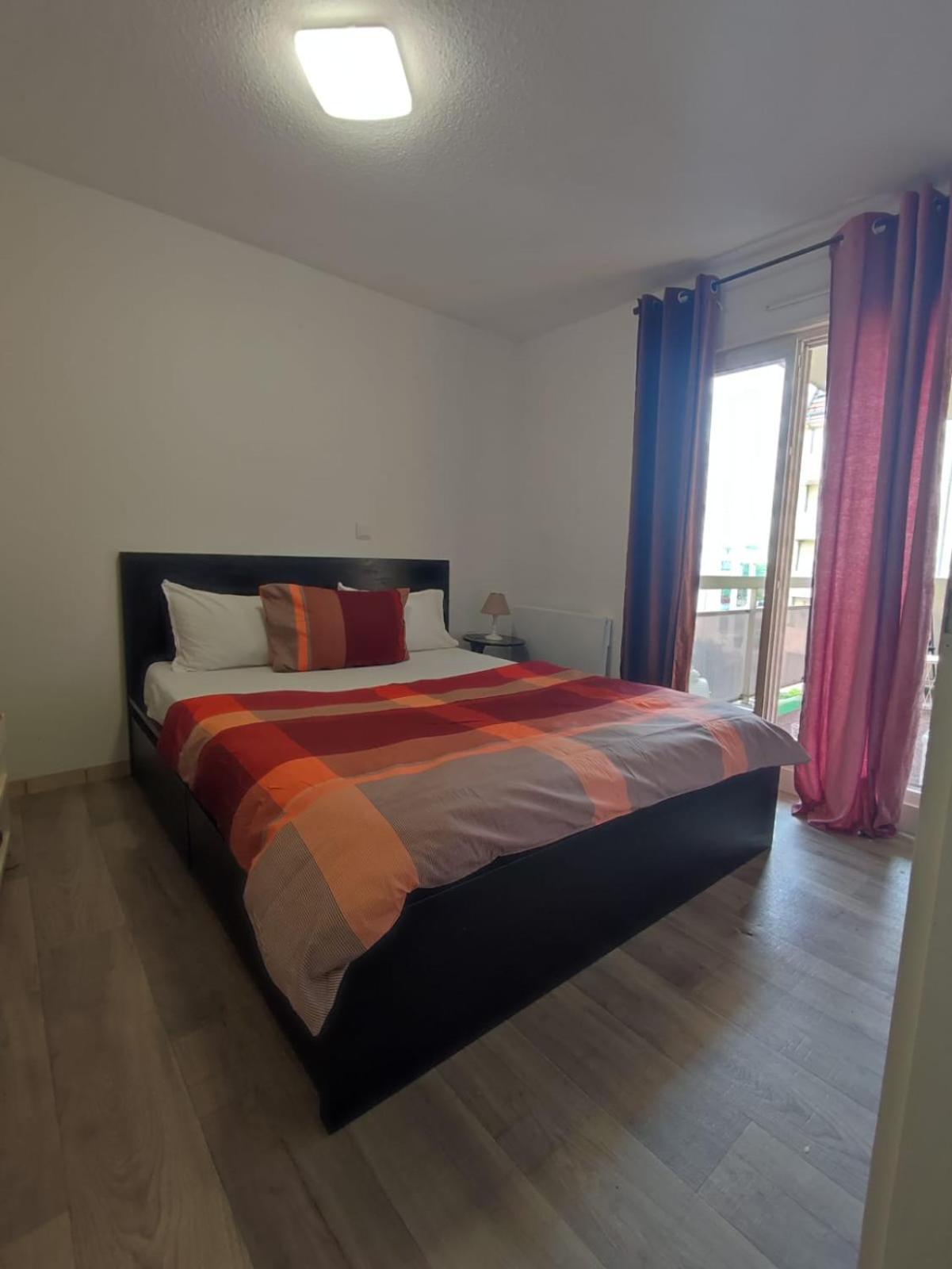 Douillet-Kanamappart-Euroairport Apartment Saint-Louis  Exterior photo