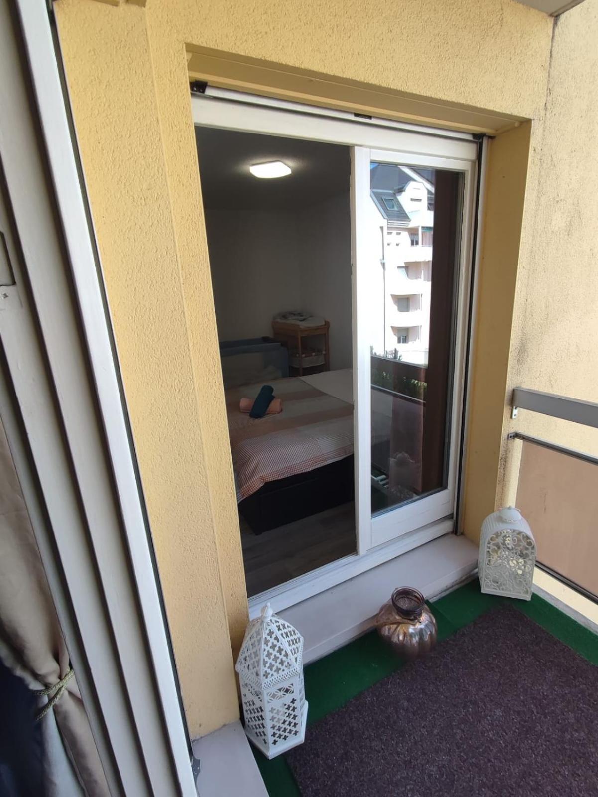 Douillet-Kanamappart-Euroairport Apartment Saint-Louis  Exterior photo